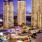 Modern 2Br Apartment In Chevron Renaissance - Coasthm