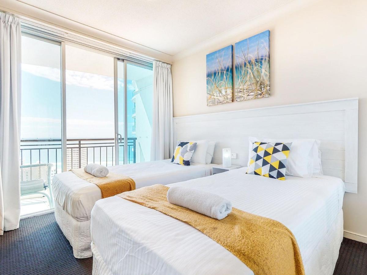Modern 2br In Chevron Renaissance - Coasthm Gold Coast