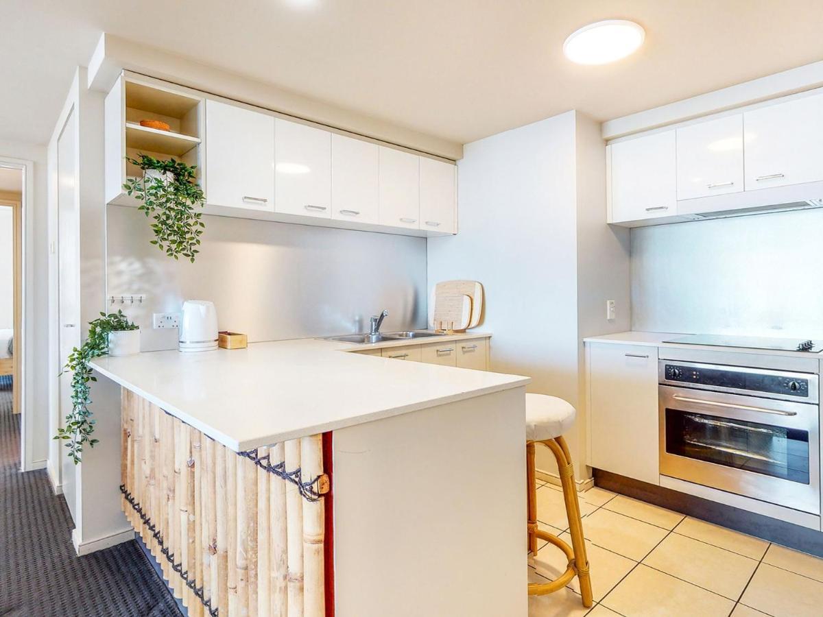 Modern 2br In Chevron Renaissance - Coasthm Apartment