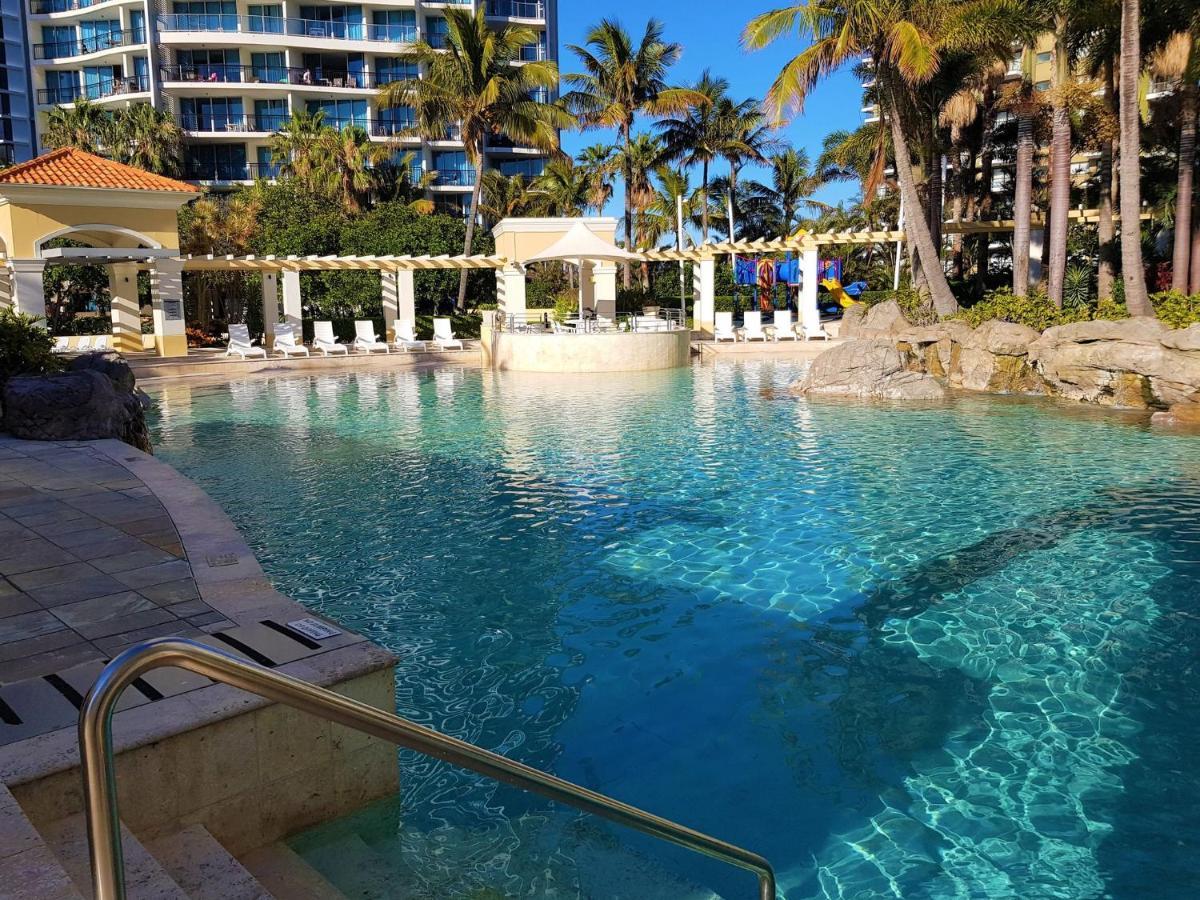 Apartment Modern 2br In Chevron Renaissance - Coasthm Gold Coast