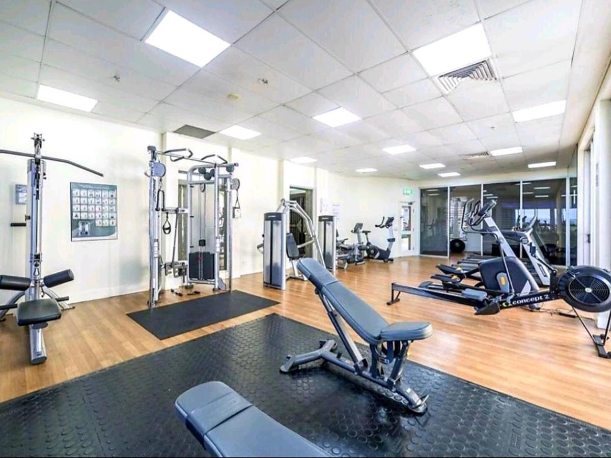Apartment Modern 2br In Chevron Renaissance - Coasthm Gold Coast