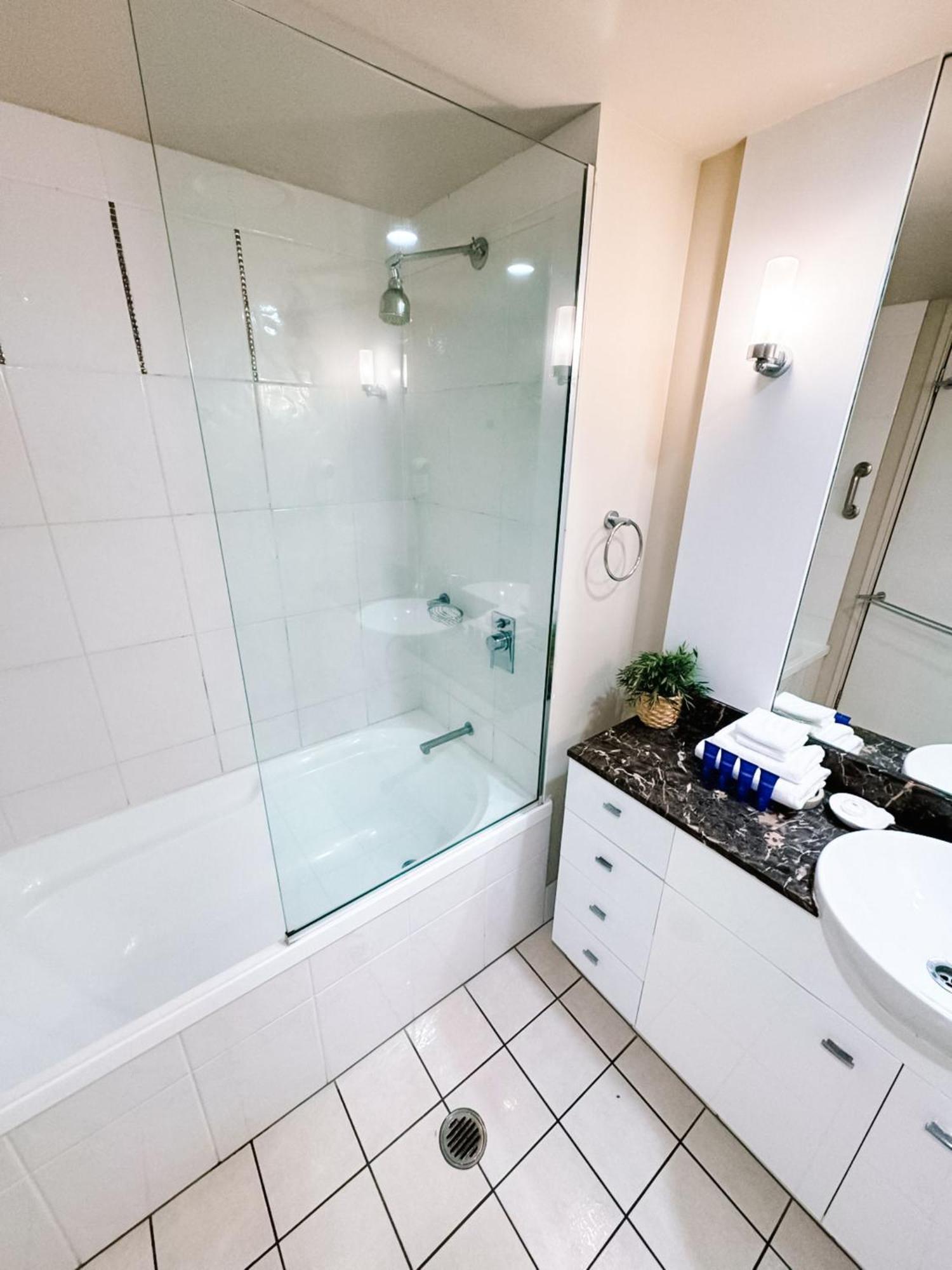 Modern 2br In Chevron Renaissance - Coasthm Apartment Gold Coast